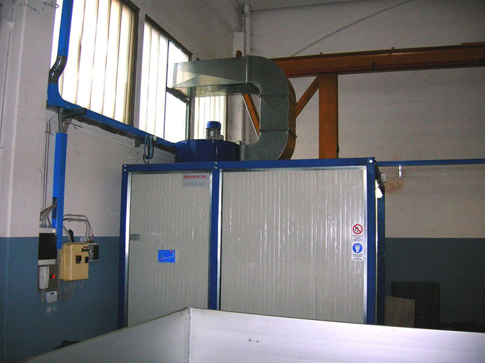 Cabine di verniciatura a spruzzo con sistema di filtrazione a secco
